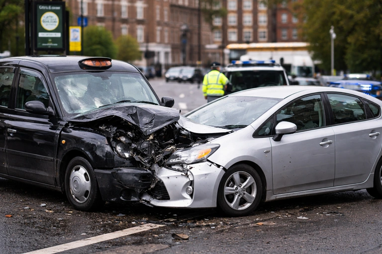 Taxi accident on UK road — non-fault PCO driver claim
